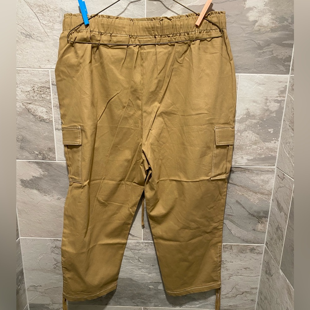 Agnes Orinda Women’s Cargo Crop Pants - Picture 3 of 5